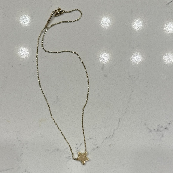 Kendra Scott Gold Star Pendant Necklace - Elegant Women's Jewelry - Picture 2 of 6